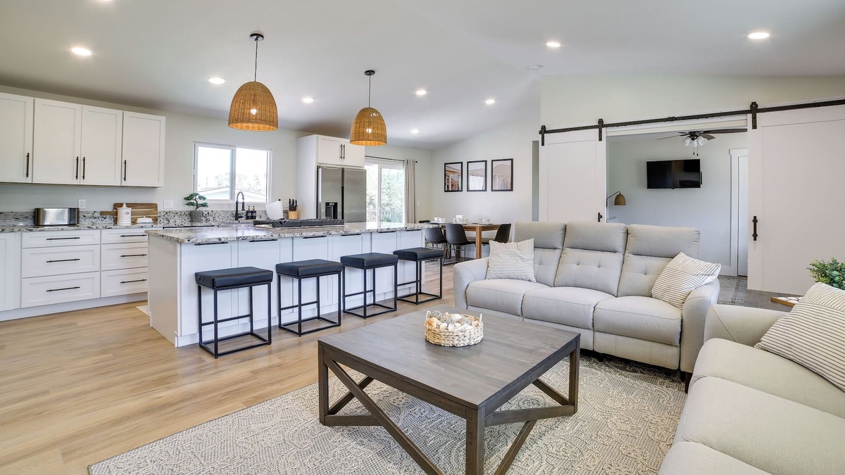 Seaside Cottage | Modern Del Rey Oaks Retreat: 2 Mi to Monterey Bay!