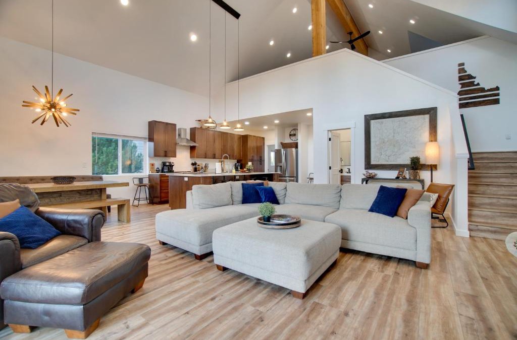 Donnelly House | Modern Donnelly Cabin with Private Hot Tub
