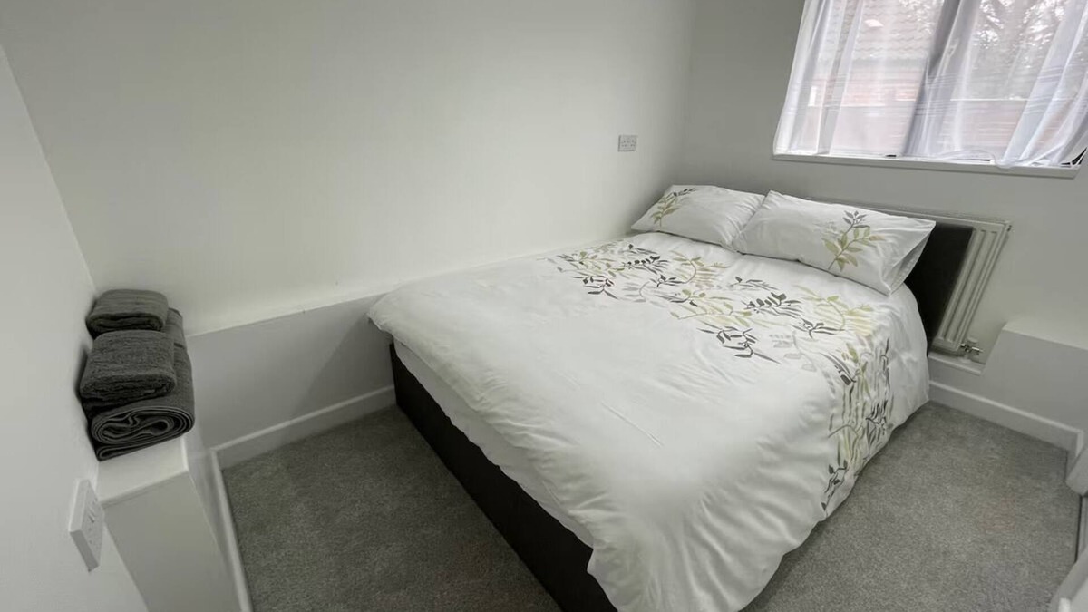 Milton Keynes Apartment | Modern Double Bed Apartment in Milton Keynes