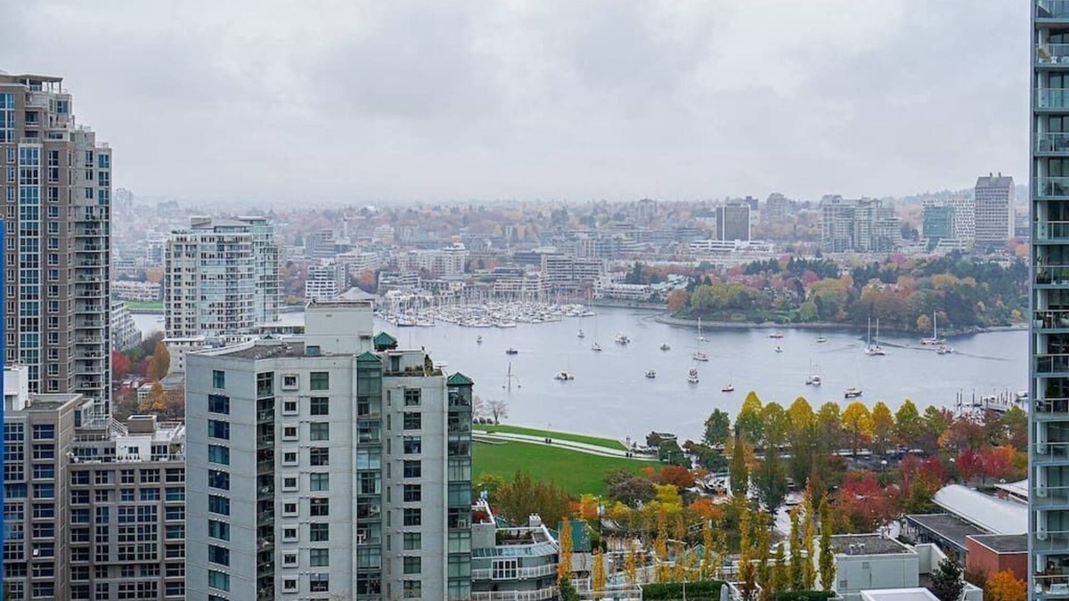 Downtown Vancouver Apartment | Modern Downtown Apartment with Water Views