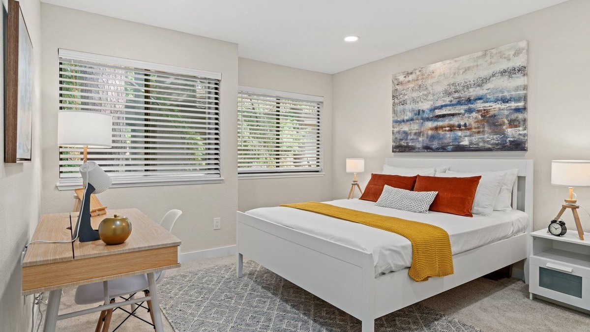 Northwest Bellevue Condo | Modern Downtown Bellevue Condo Free Parking