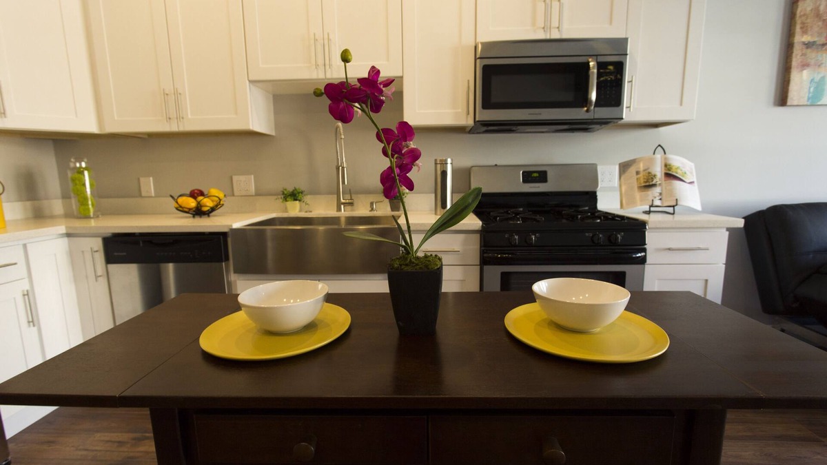 Inner Mission Apartment | Modern Downtown Victorian/High Walk & Transit Score - Restaurants/Store/