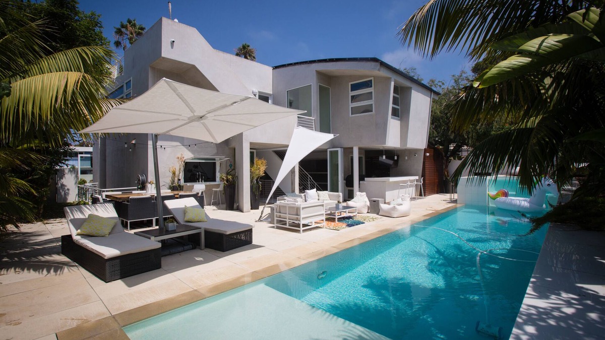 Del Mar House | Modern Dream! Amazing views of Ocean! Walk to the Beach with Pool and Spa!