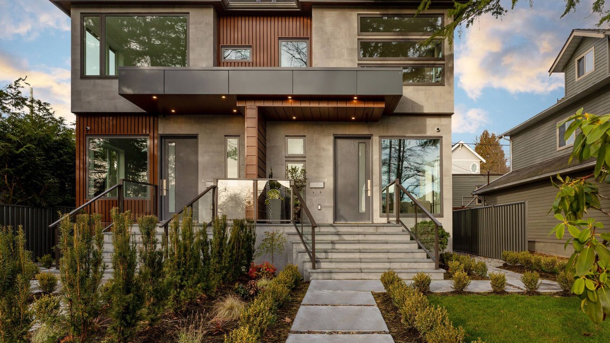 Dunbar House | "Modern Elegance in a Prime Location: 4BR, 2.5 Bath Half Duplex"