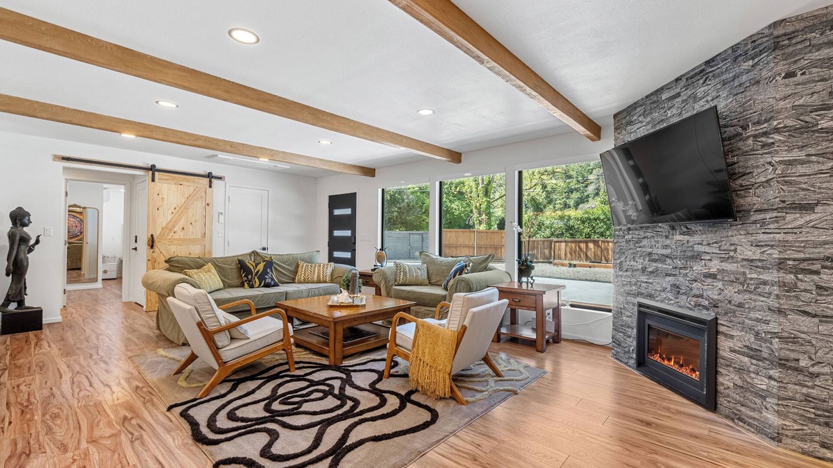 Redway House | Modern elegance in the redwoods, steps from the magnificent river beach