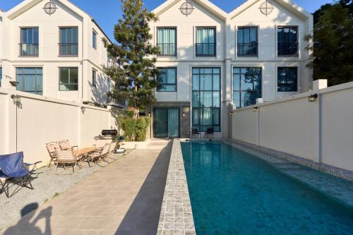 Pa Daet Villa | Modern Elegance Pool Villa