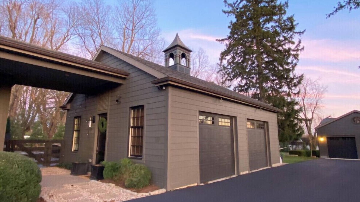 Lexington House | Modern & Elegant Carriage House on Paris Pike in Lexington