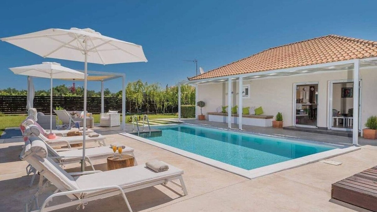 Vanato Villa | Modern & Elegant Villa, A/C, Superb Outdoor Areas, Private Pool - Quiet Setting 10mins from Tsilivi