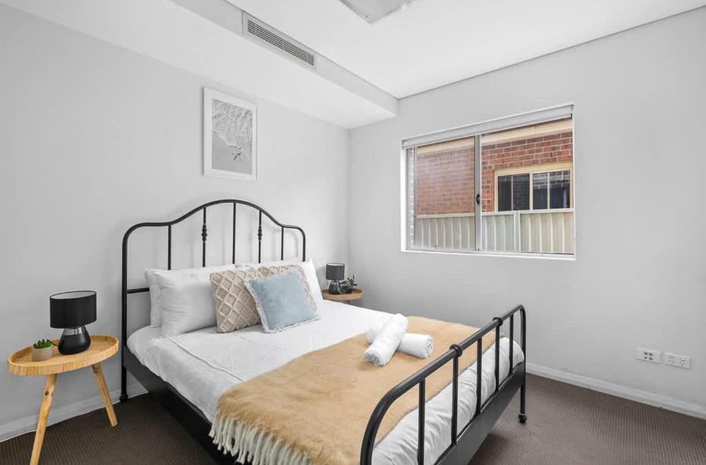 Revesby House | Modern Ensuite Queen Room - Serene Spot at Revesby