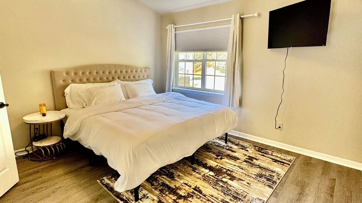 Charlotte House | Modern Entire 2-Bedroom House for 6 Guests at University City