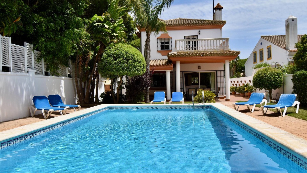 Poblado de Sancti Petri Villa | Modern Villa with pool 200m far from the beach