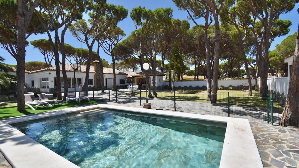 Poblado Sancti Petri Villa | Modern Atlantic Villa for 9 people 500m from the beach
