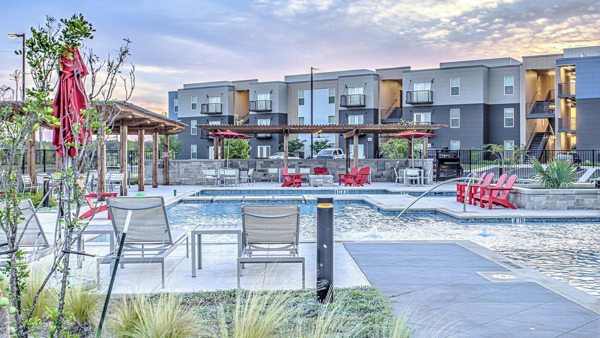 Marble Falls Apartment | Modern Escape: Brand New & Resort-Style Amenities like Pool and Golf Sim