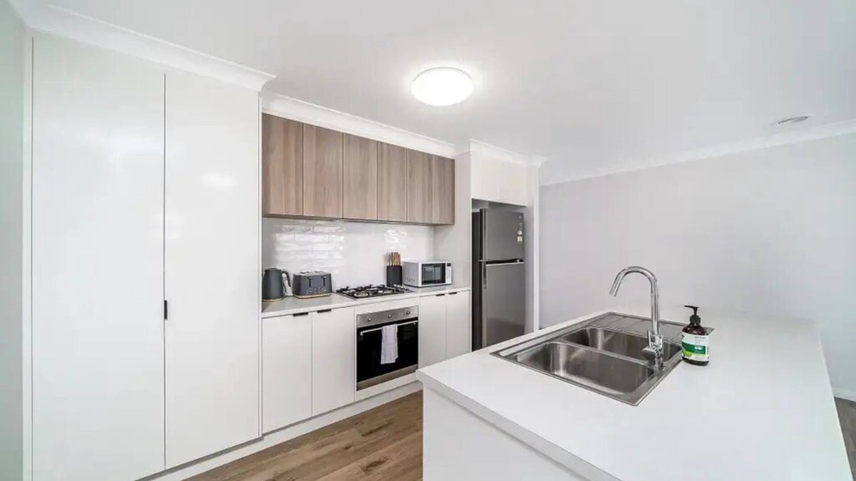 Gobbagombalin Apartment | Modern Escape in Quiet Neighbourhood