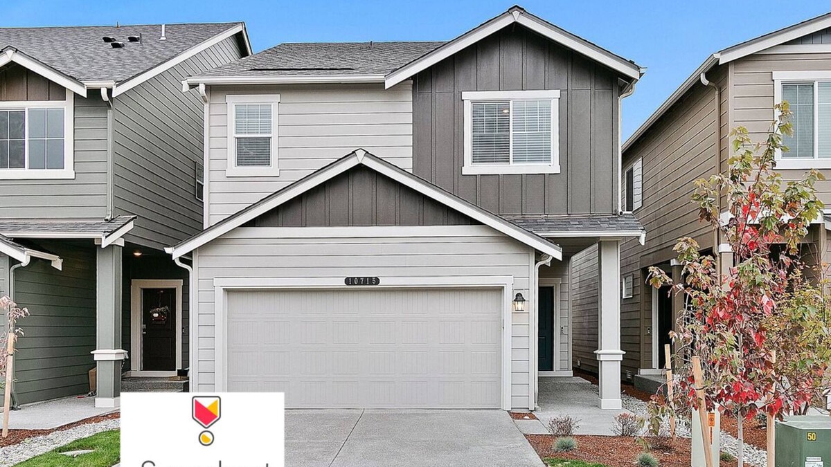 Puyallup House | Modern Escape | Spacious 4BR Home for Families, Groups & Business Travelers