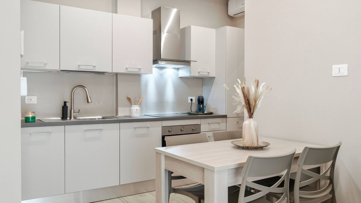 Sant'Eufemia Apartment | [Modern Essence] Design & Quietness