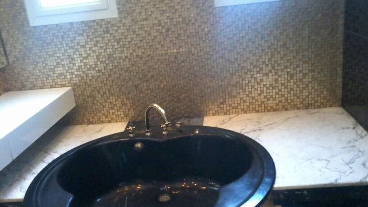 Kfardebian Villa | Modern Fabulous Villa- Family- sized, 8 min to Beach, 15 min to SKI