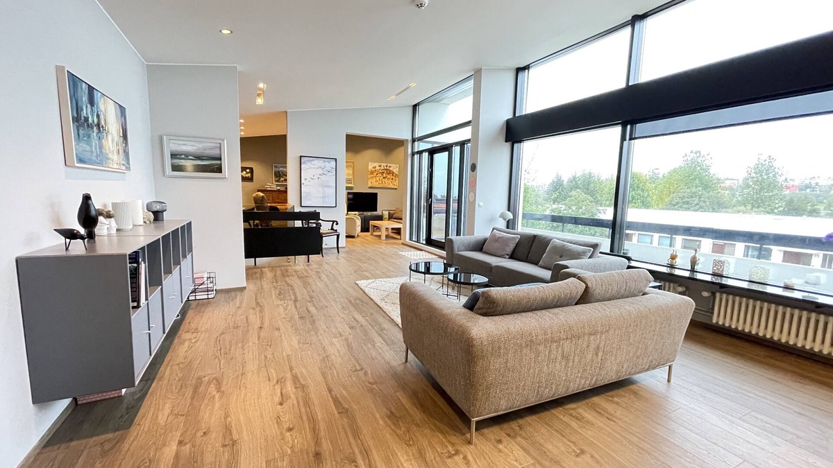 Haaleiti House | Modern family friendly house centrally located in Reykjavik, with Hot Tub