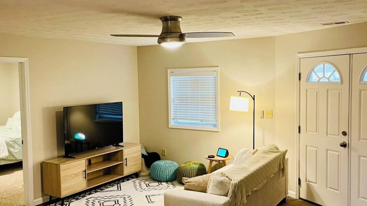 Dunbar Apartment | Modern family-friendly home - walk to WVSU and Shawnee Sports Complex