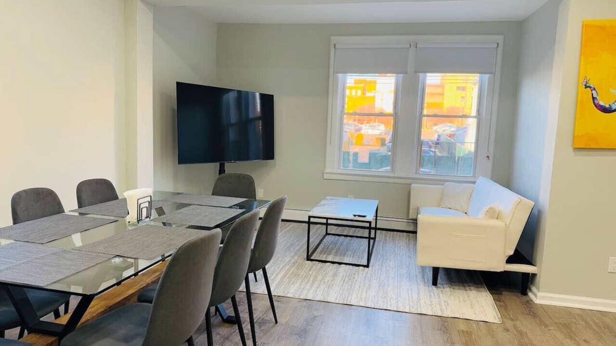 Passaic House | Modern Family Getaway to NYC