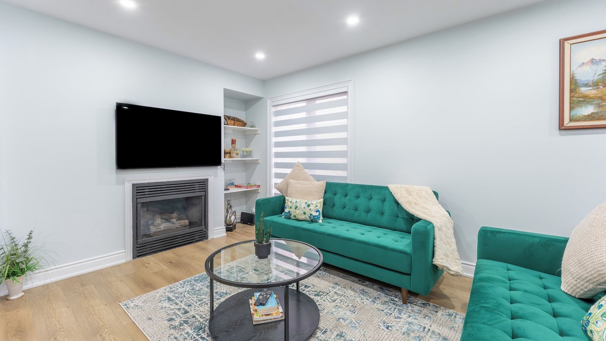 Brampton House | Modern Family Home in Brampton ~ Unwind in Comfort