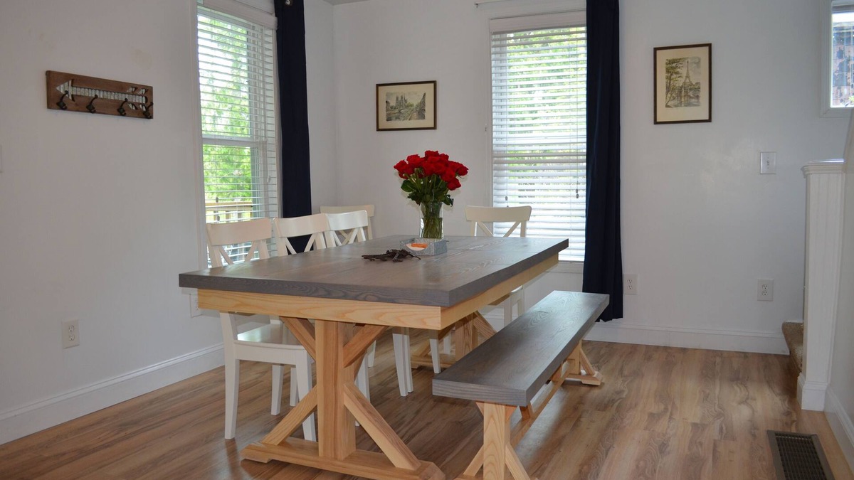 Wakefield House | Modern Family Style Getaway -Wakefield UP House for up to 8!