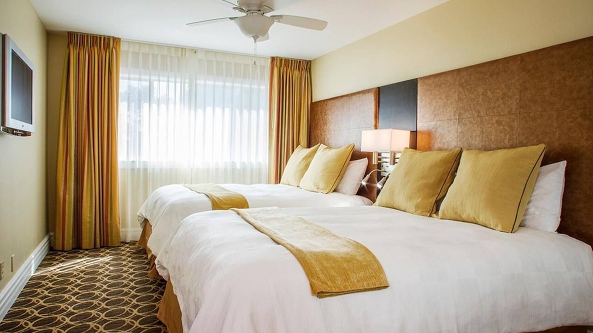 Corte Madera Hotel | Modern Family Suite w/Kitchen | Play Area | Free Parking | Outdoor Pool
