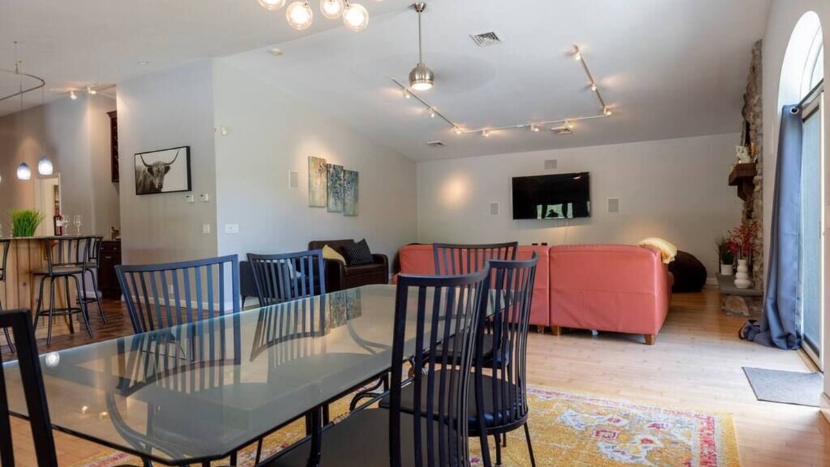 Town of Schodack House | Modern Farm Home 2hr NYC & BOS Peaceful WIFI