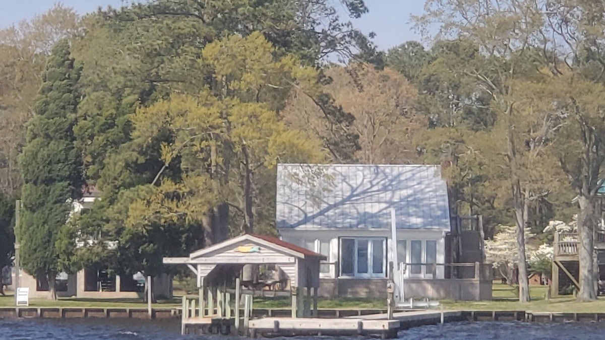 Bath House | Modern Farmhouse Cottage on water with dock