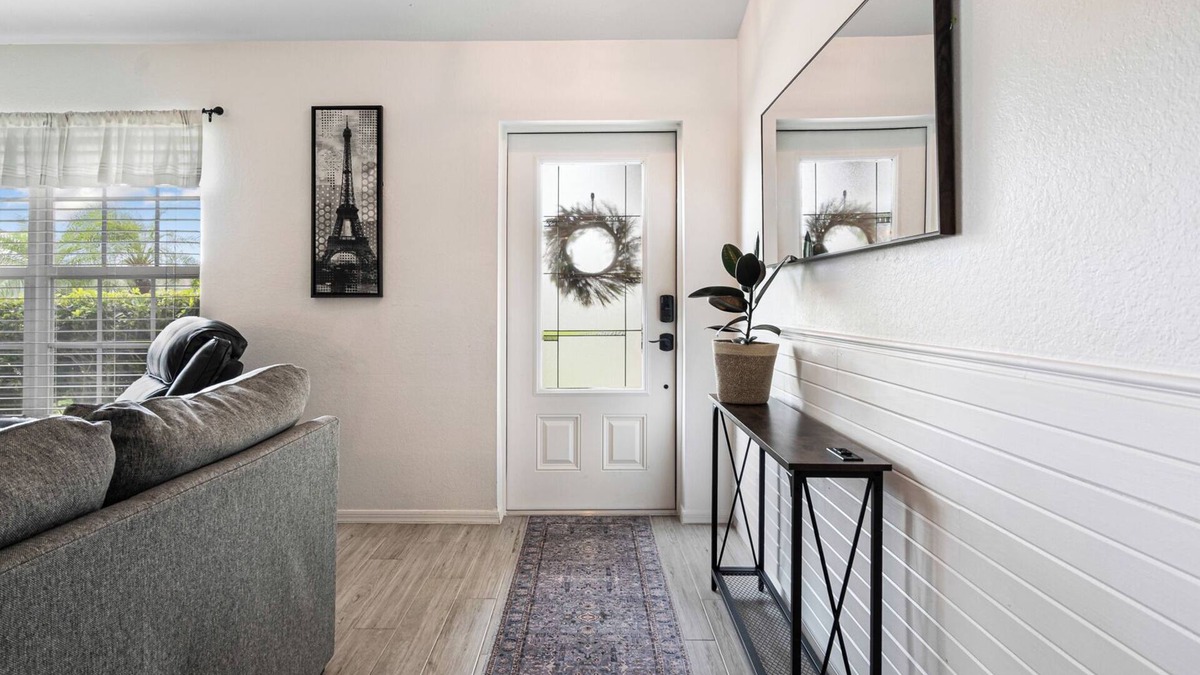 Mariner House | Modern Farmhouse, Families Welcome! Private Backyard!