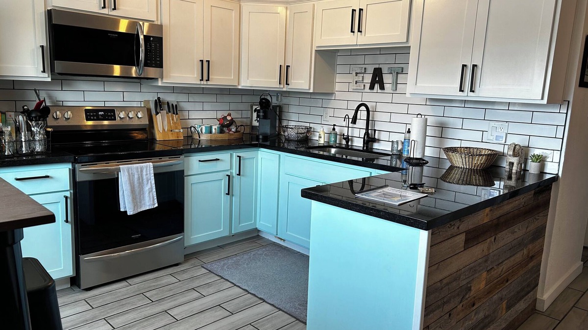 Julia Keen House | Modern Farmhouse in Midtown has touches of southwest decor and modern amenites.