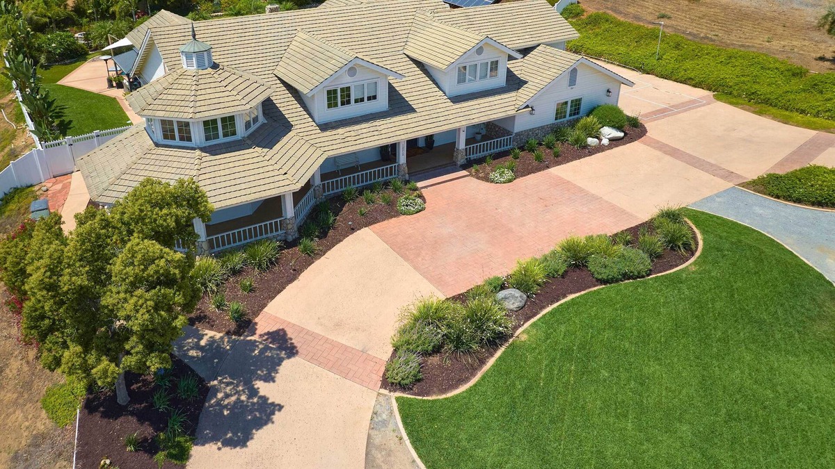 Lakeside House | Modern Farmhouse Luxury Resort on One Acre