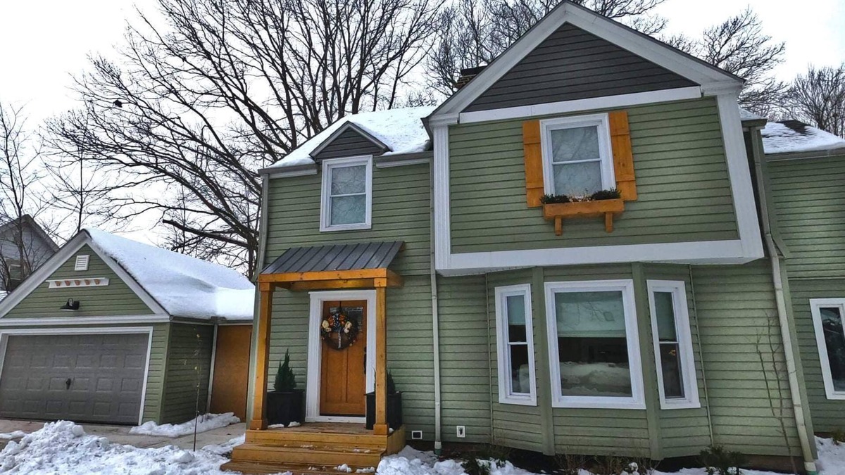 Fairview Park House | Modern Farmhouse 3br + full basement