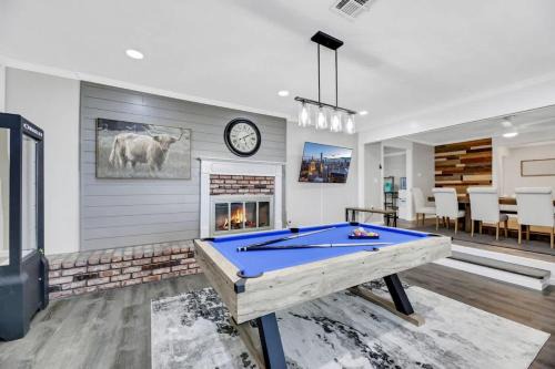 Las Vegas House | Modern Farmhouse Villa with Theater Room and Hot Tub