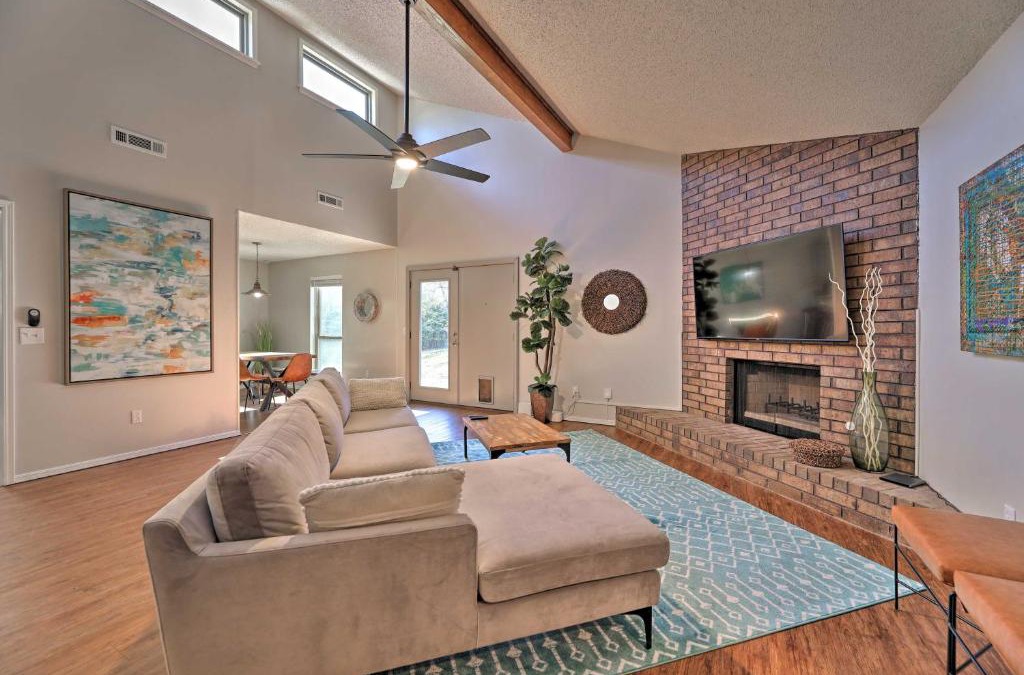 Fayetteville House | Modern Fayetteville Home Less Than 1 Mi to U of A!