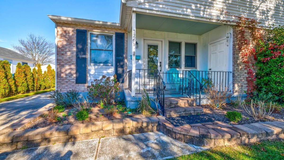 Village Green House | Modern Fenced in Pet Friendly 2BR 1BA Home