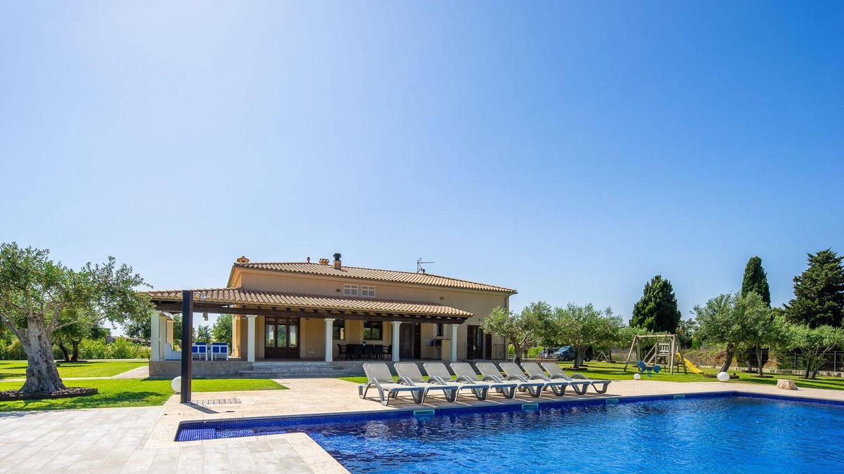 Buger House | Modern finca, secluded location, 10min to the dream beach Playa del Muro, large pool