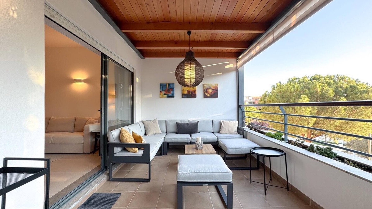 Telheiro Apartment | Modern flat in gated complex with pool