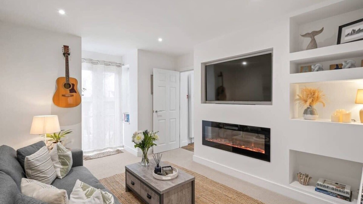 Exmouth Apartment | Modern Flat Minutes from Exmouth Sea Front