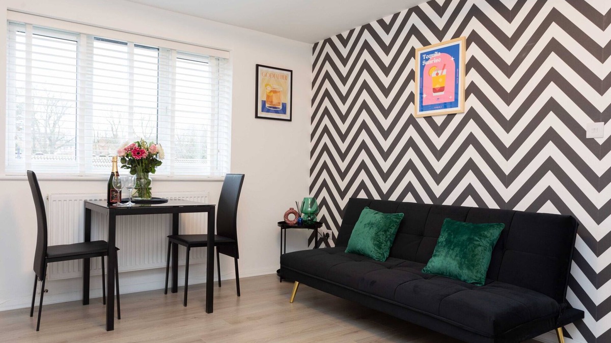 Grange Apartment | Modern Flat - Sleeps 3 - London