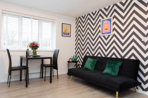 Grange Apartment | Modern flat - Sleeps 3 - London