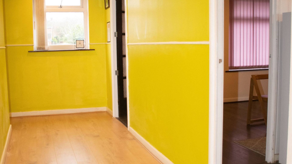Leicester Apartment | Modern Flat with A/C & Basketball Court – Prime Leicester Location