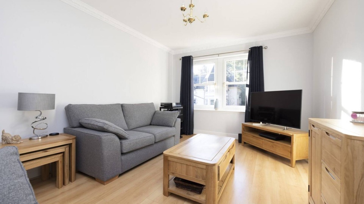Dunbar Apartment | Modern Flat with Free Parking