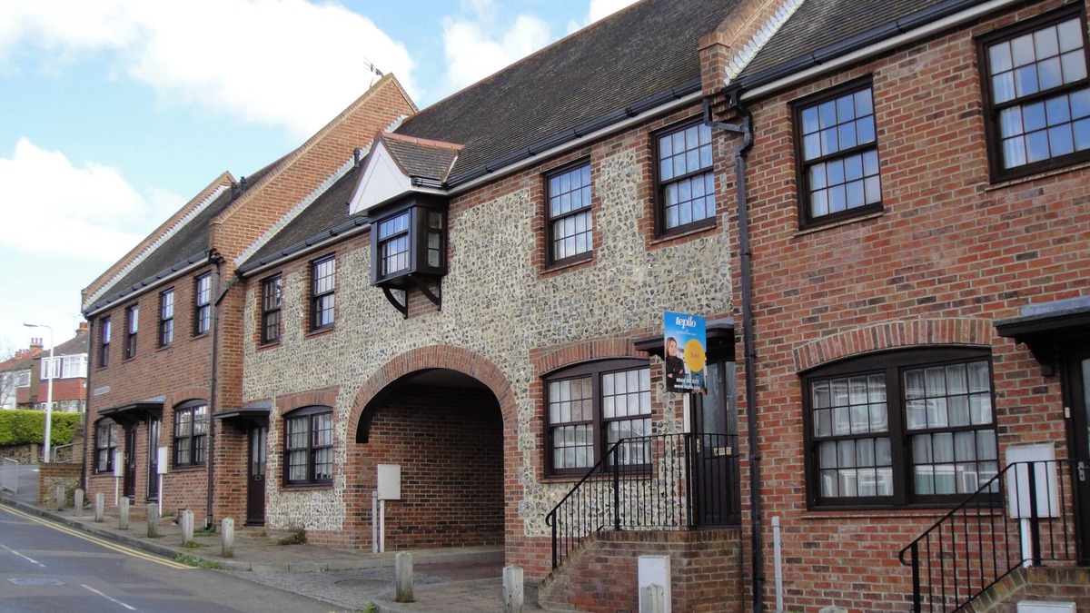 Broadstairs Cottage | Modern flint stone cottage, moments from beach (child friendly) - new low rates