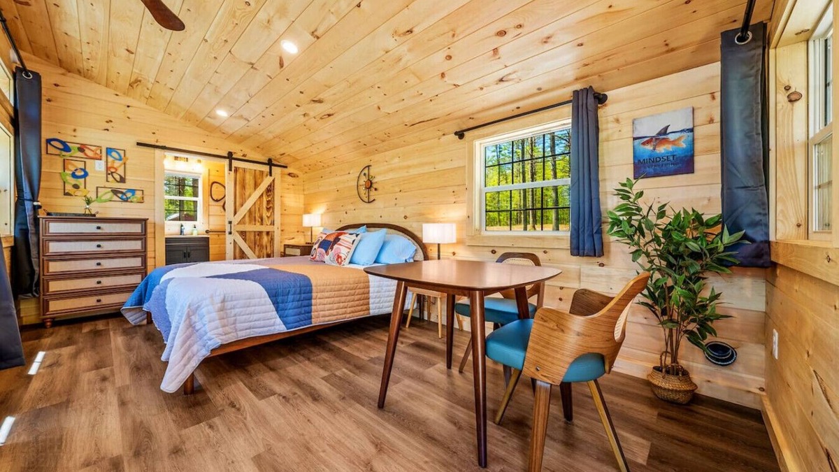 Oxford Cabin | Modern Forest Cabin with Private Hot Tub & Fire Pit