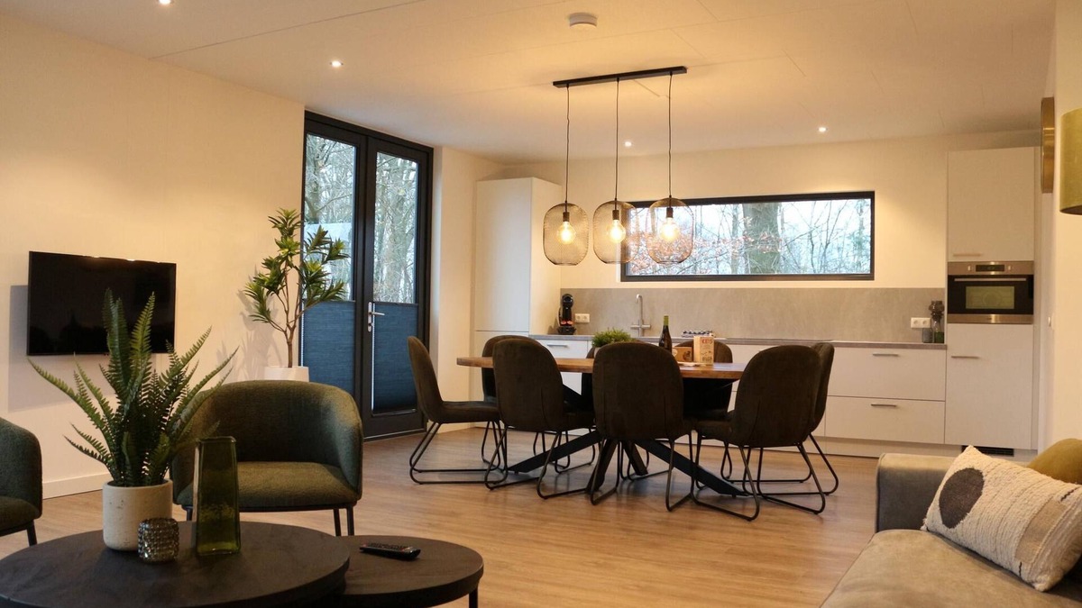 Maasbree House | Modern forest retreat with 4 bedrooms and 3 bathrooms – ideal for family holidays or group getaways in North Limburg nature.