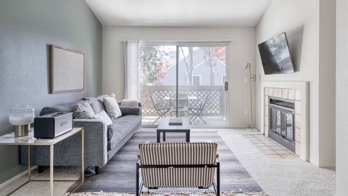 Foster City Apartment | Modern Foster City 2BR w/Gym, Pool & W/D, nr San Pedro Sq, by Blueground