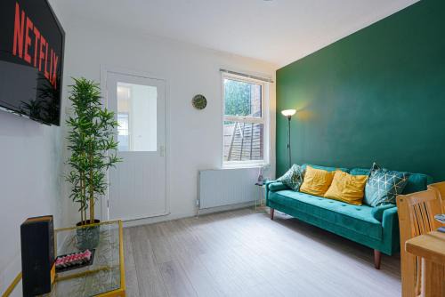 Luton House | Modern Freshly Refurbed Home Luton