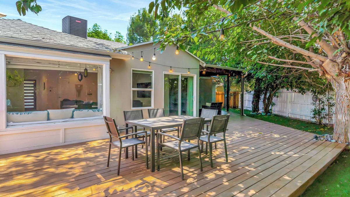 Winnetka House | Modern Gated 4BR Home w/Bar, BBQ, Private Parking