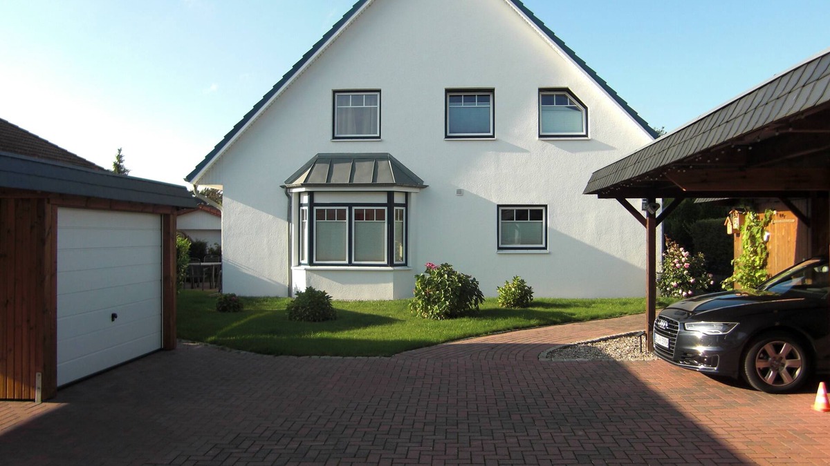Laboe House | Modern + generously furnished semi-detached house on 100 m² for 4 people + 1 baby